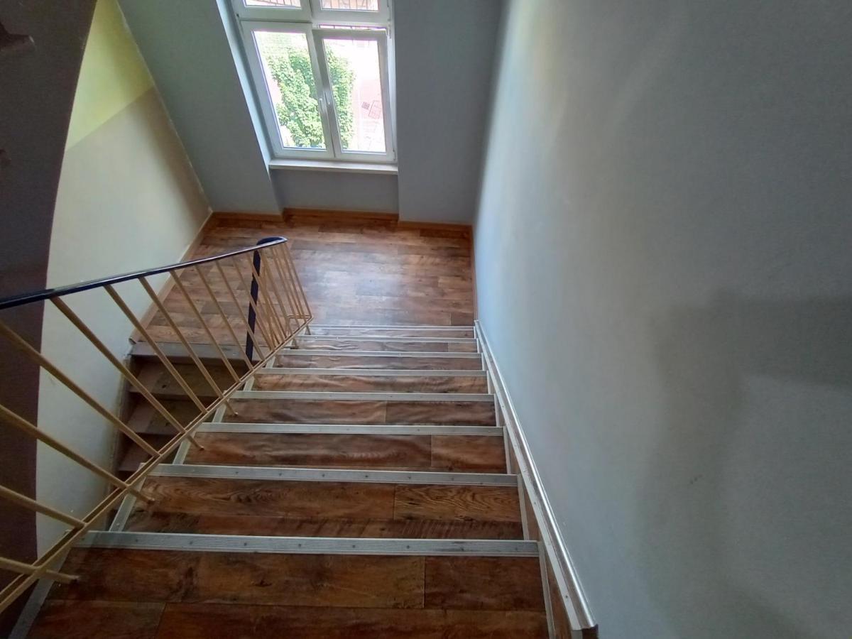 APARTAMENT VENGE -CAŁE MIESZKANIE 46m2 NA WYŁĄCZNOŚĆ - Z JEDNĄ SYPIALNIĄ I JEDNYM SYPIALNO-SALONEM -3 PIĘTRO BEZ WINDY- REZERWACJA BEZ KARTY KREDYTOWEJ-KLIMATYZACJA-NETFLIX-2 ŁÓŻECZKA DZIECIĘCE-ŚNIADANIE XXL 30zł Breslávia Exterior foto