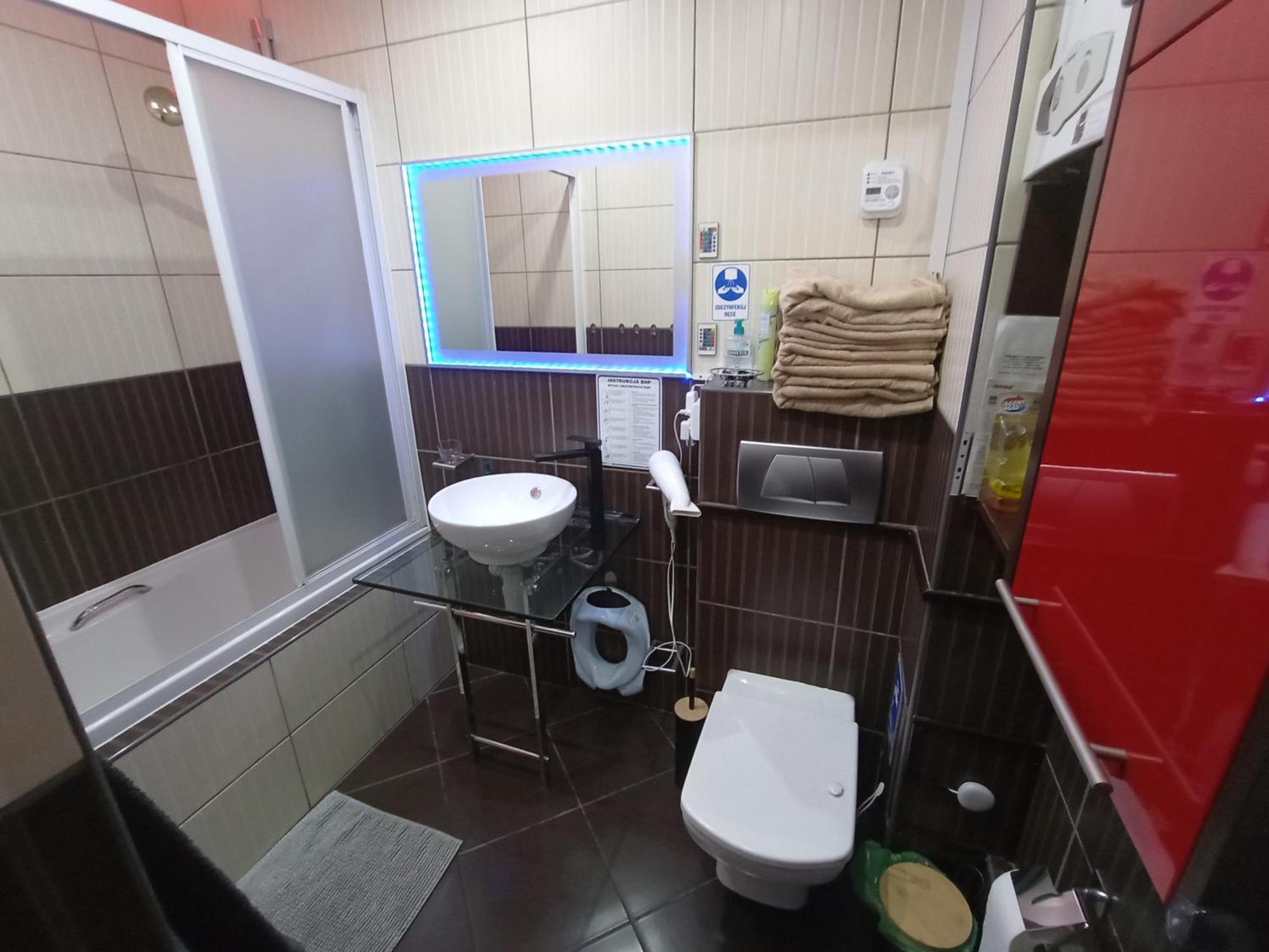 APARTAMENT VENGE -CAŁE MIESZKANIE 46m2 NA WYŁĄCZNOŚĆ - Z JEDNĄ SYPIALNIĄ I JEDNYM SYPIALNO-SALONEM -3 PIĘTRO BEZ WINDY- REZERWACJA BEZ KARTY KREDYTOWEJ-KLIMATYZACJA-NETFLIX-2 ŁÓŻECZKA DZIECIĘCE-ŚNIADANIE XXL 30zł Breslávia Exterior foto