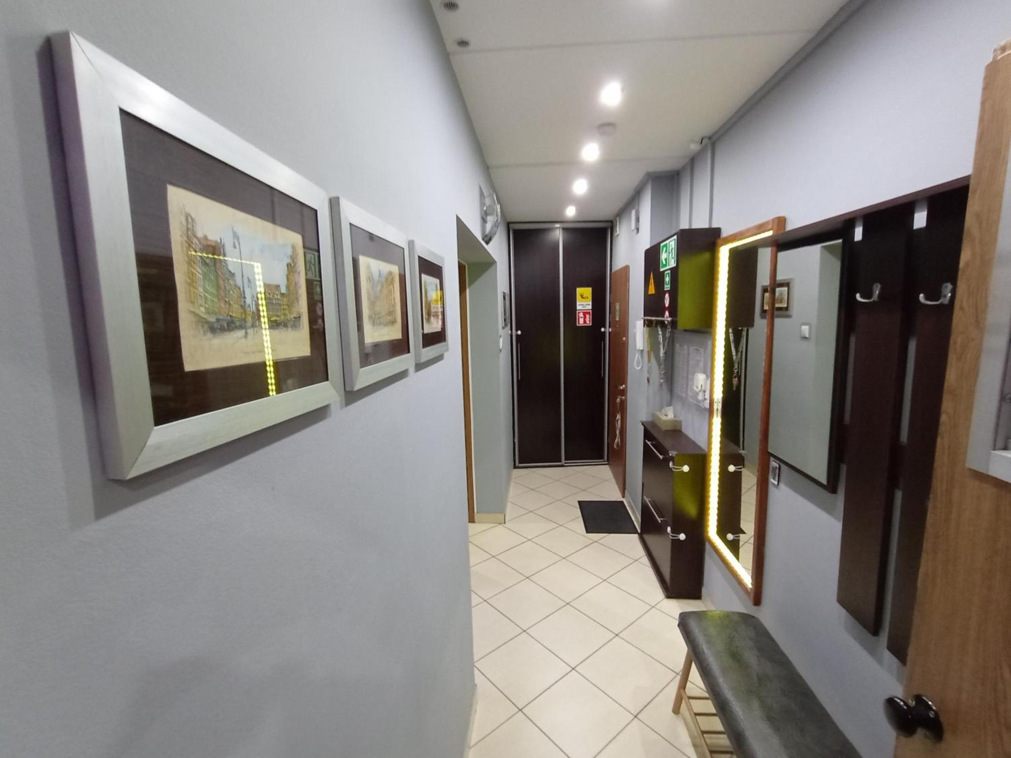 APARTAMENT VENGE -CAŁE MIESZKANIE 46m2 NA WYŁĄCZNOŚĆ - Z JEDNĄ SYPIALNIĄ I JEDNYM SYPIALNO-SALONEM -3 PIĘTRO BEZ WINDY- REZERWACJA BEZ KARTY KREDYTOWEJ-KLIMATYZACJA-NETFLIX-2 ŁÓŻECZKA DZIECIĘCE-ŚNIADANIE XXL 30zł Breslávia Exterior foto